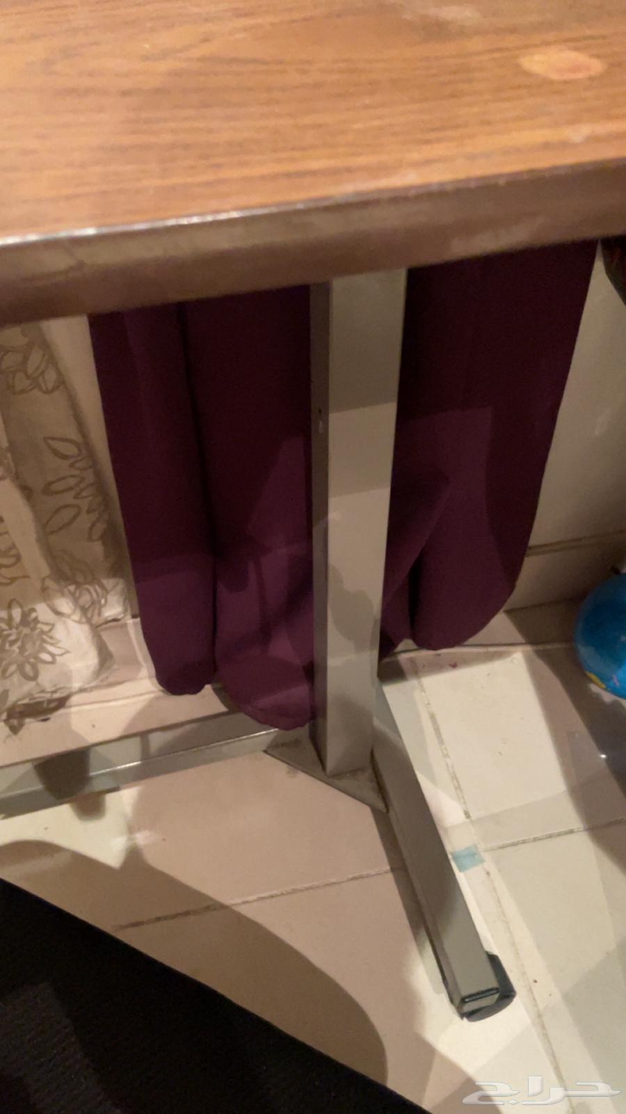 Table and Screen64401175200897114