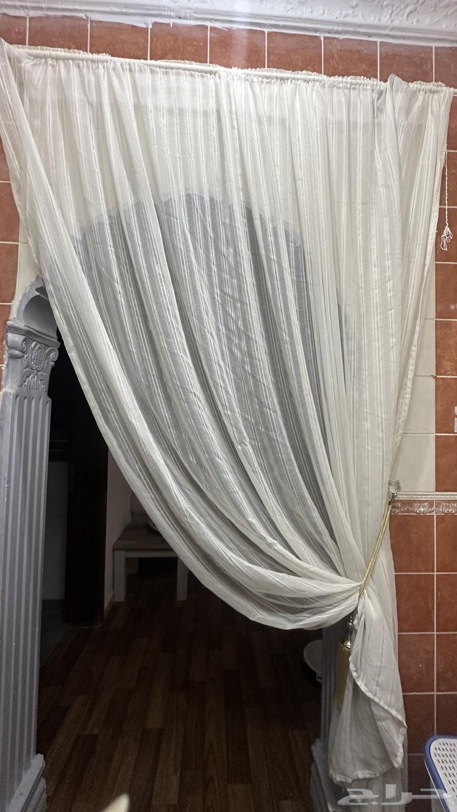 4 Curtains64397658946307110