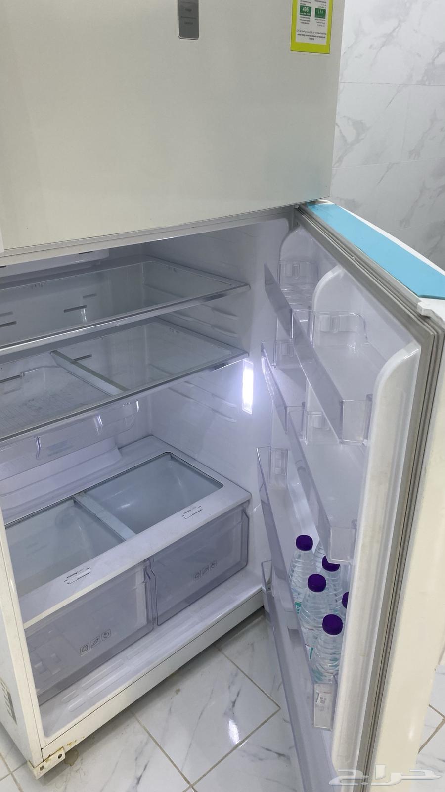 Semi-new refrigerator with its papers
and also a clean washing machine64396295812866113