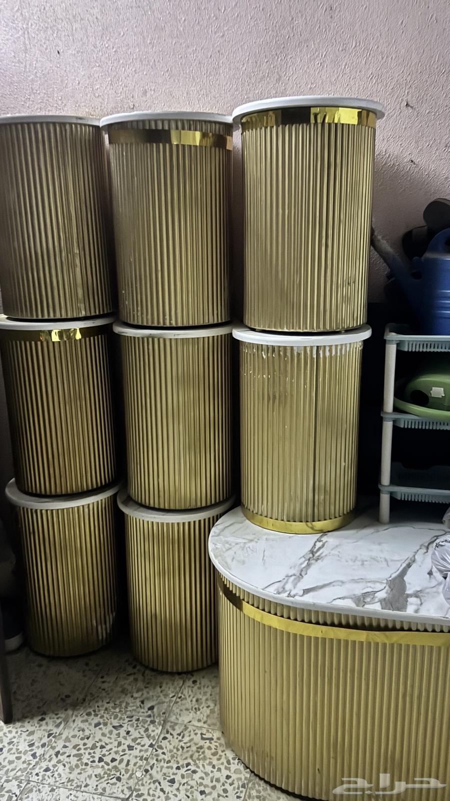 8 طاولات صغيره وطاوله كبيره شبهه ممتازه64398284269442110