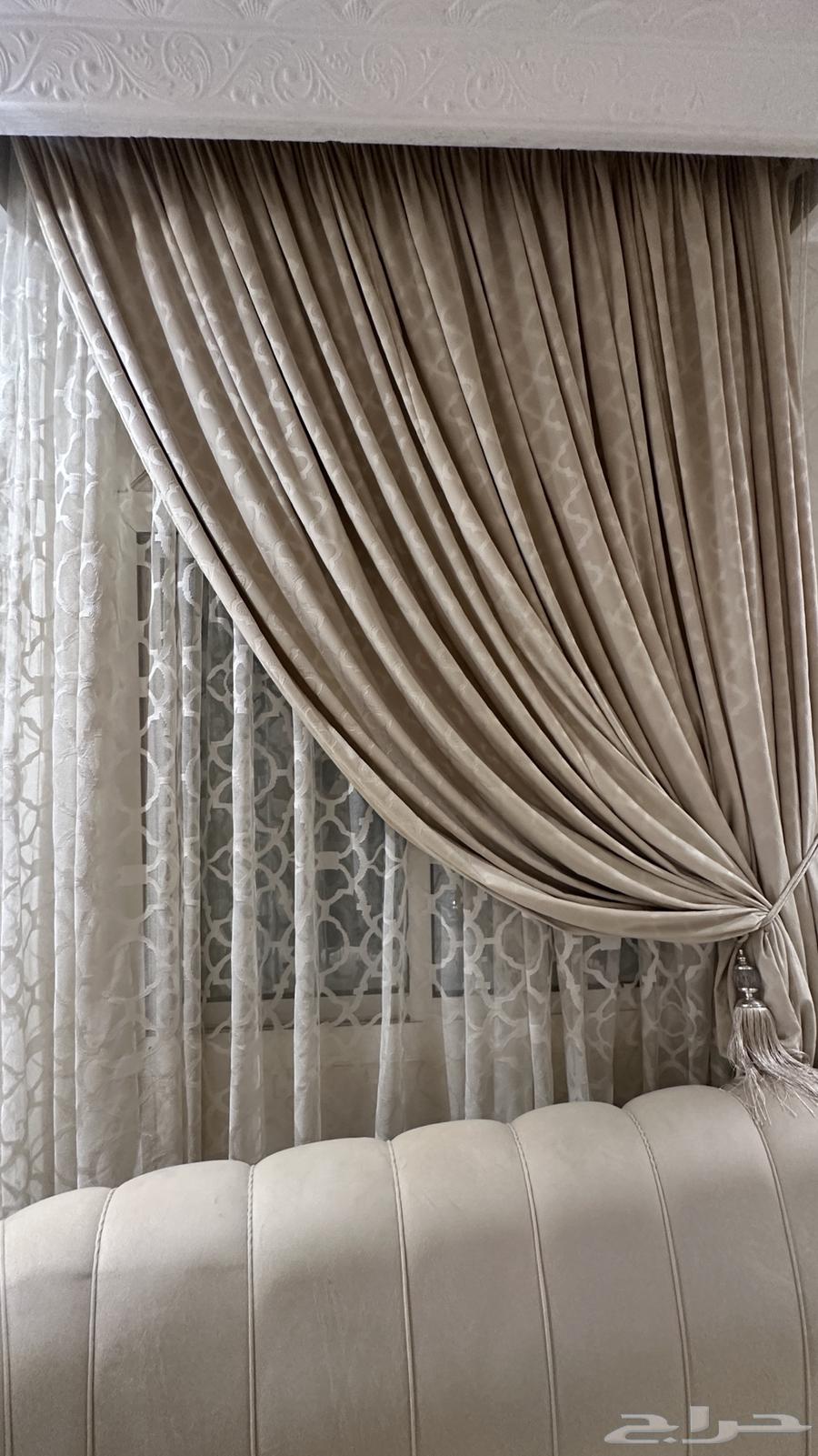 4 Curtains64397658946307112