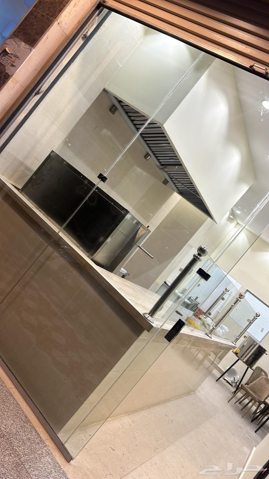 A restaurant with a prime location, open in two shifts for dining or rental, located behind the hospital63614095555971112