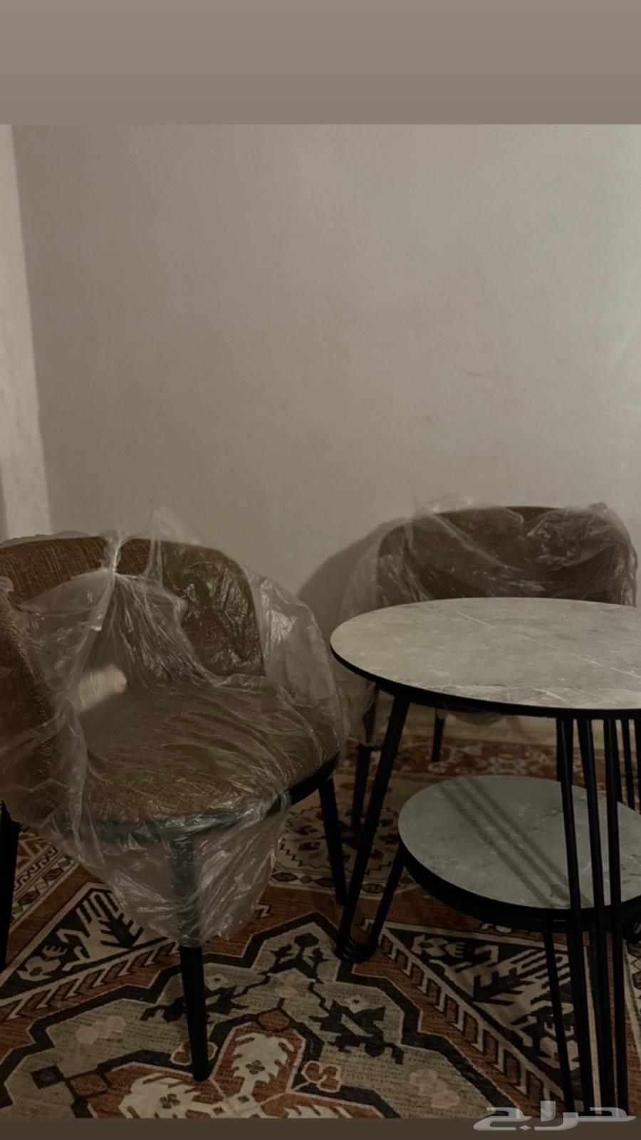 Table and two chairs set64399535820291110