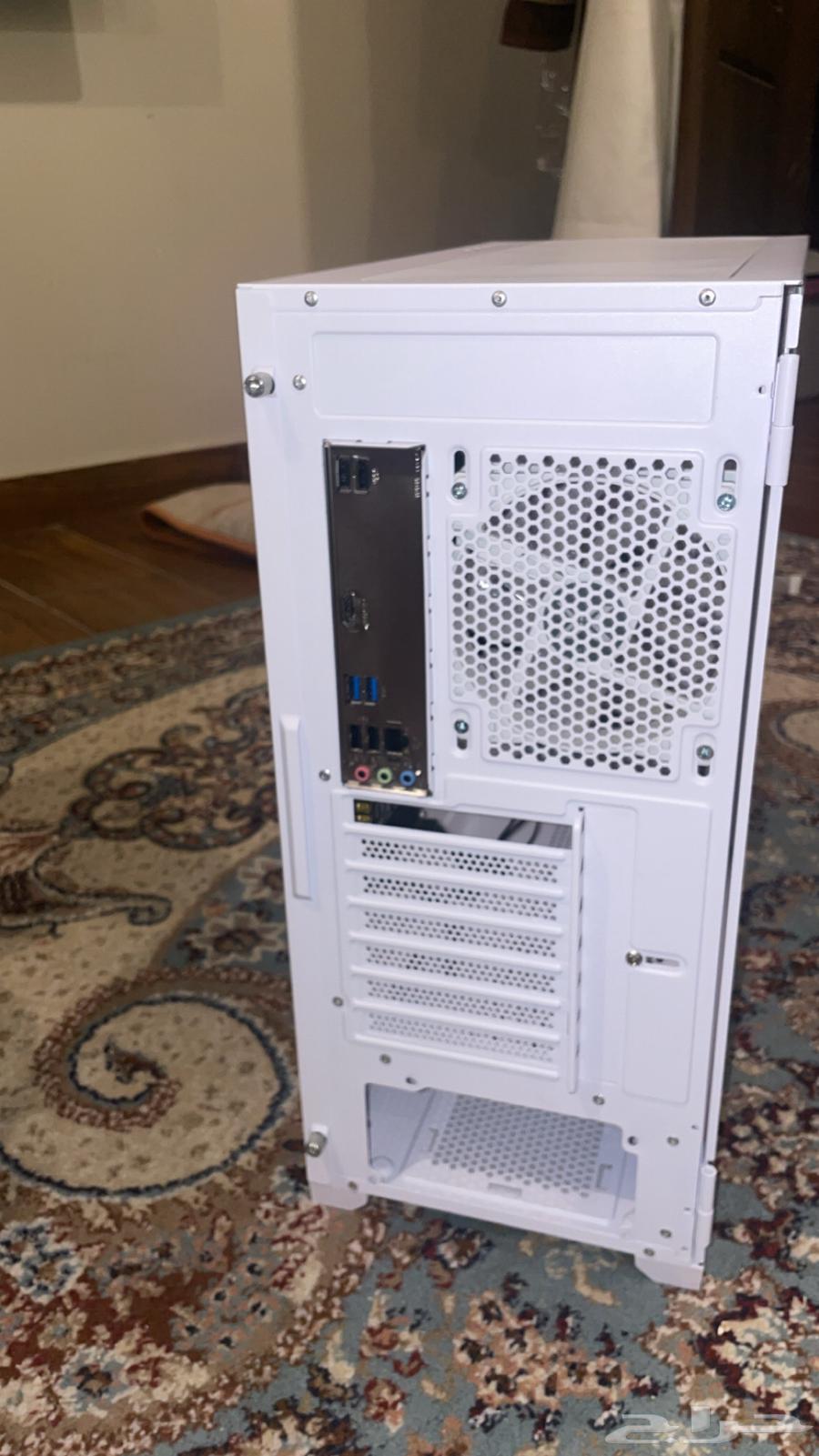 New PC case used for 3 months, reason for selling is that I bought another one63619355989379112