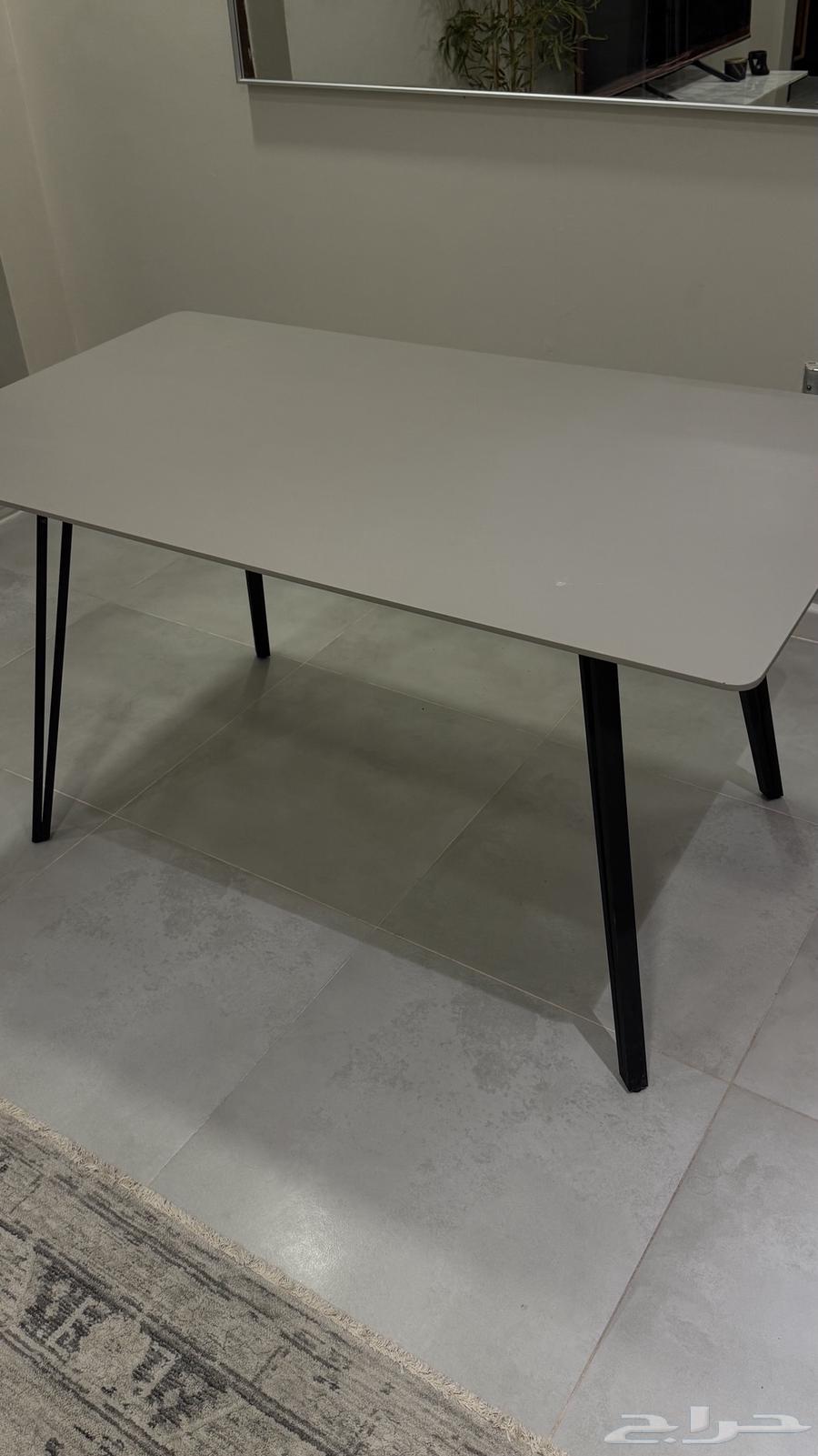 Dining table with 6 chairs, clean64393073107585111