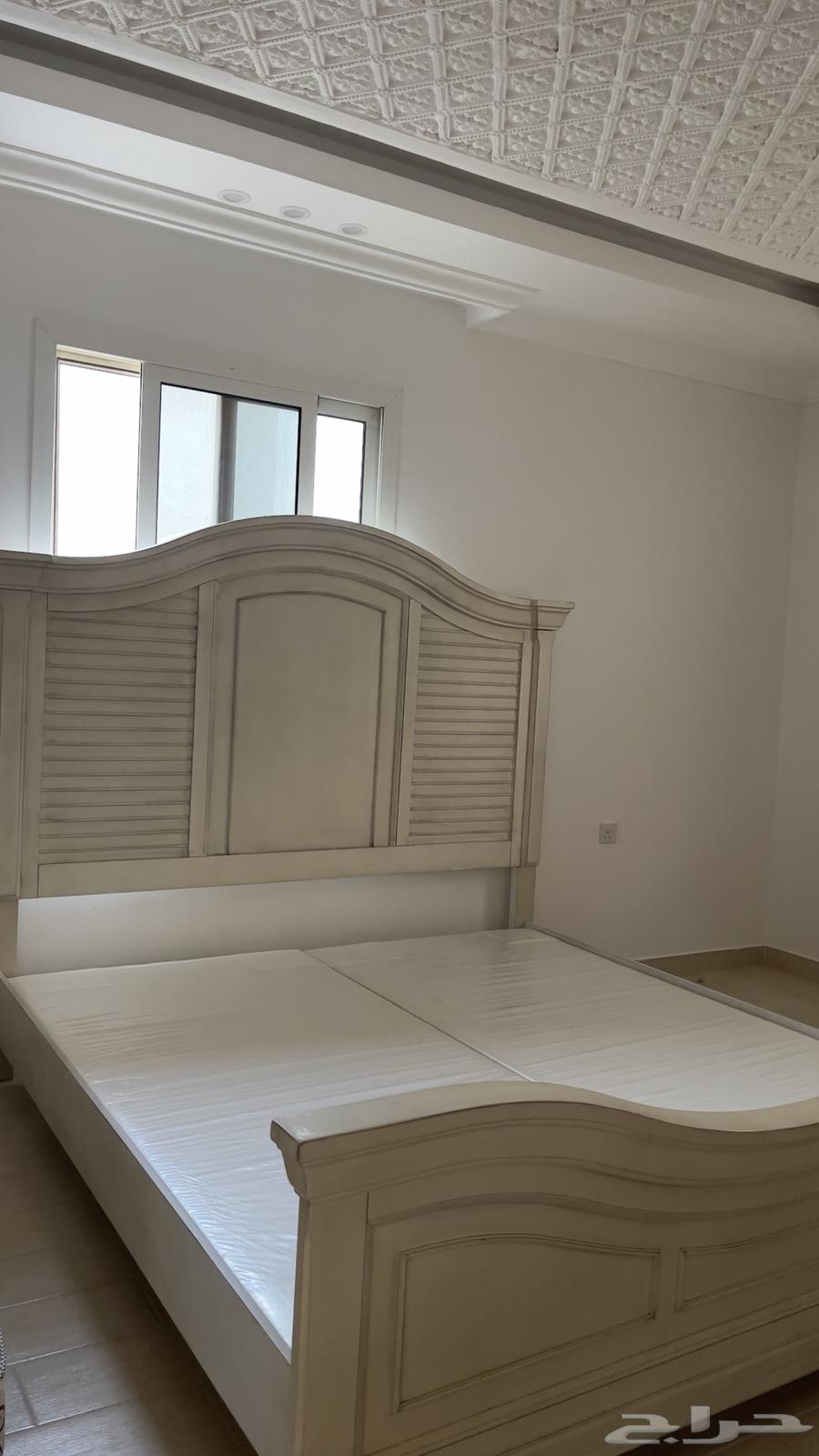 سرير كينج مع مرتبة للبيع64399078132611110