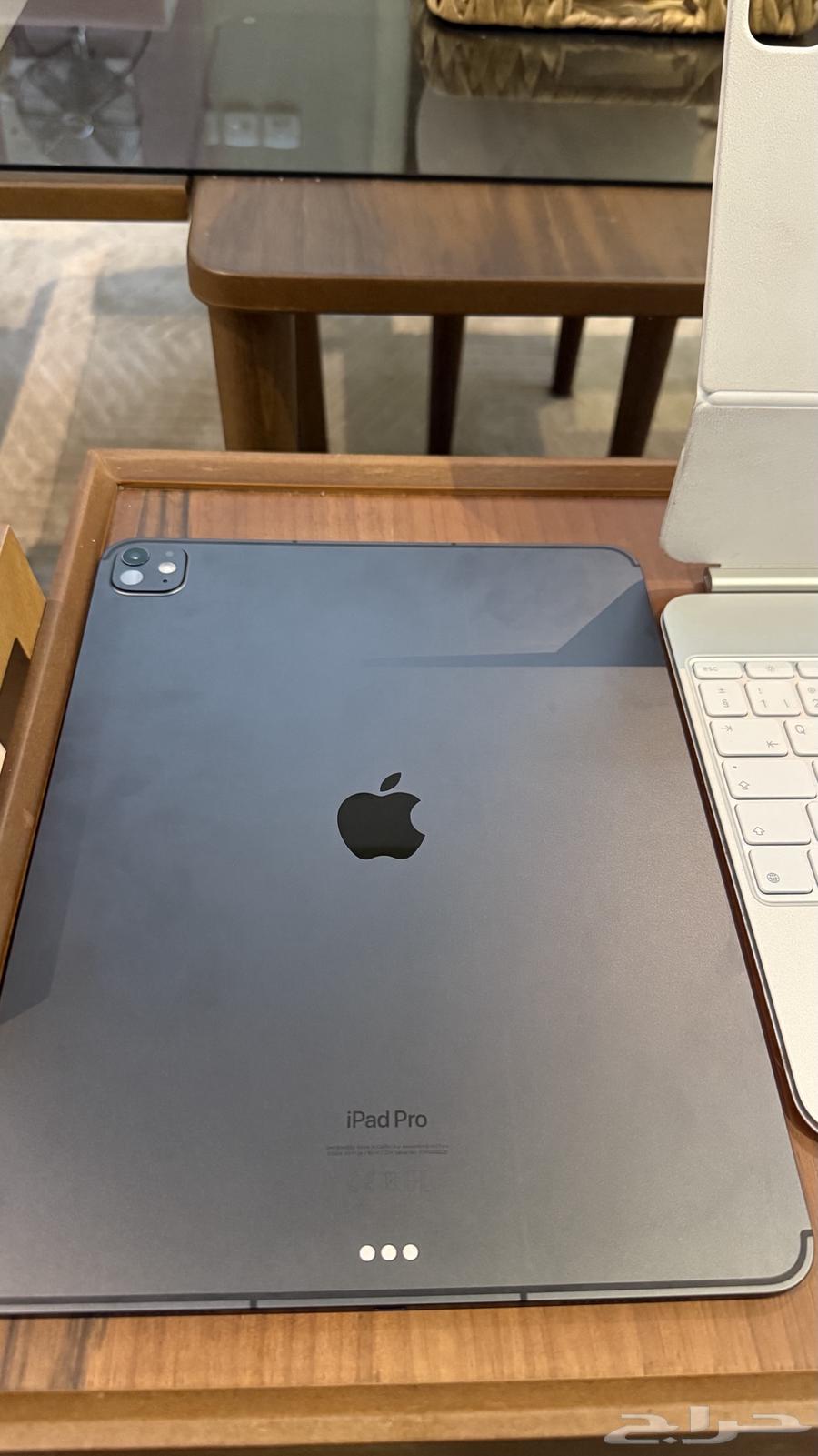 ايباد برو 13 256 شريحة مع كيبورد64398700990978112