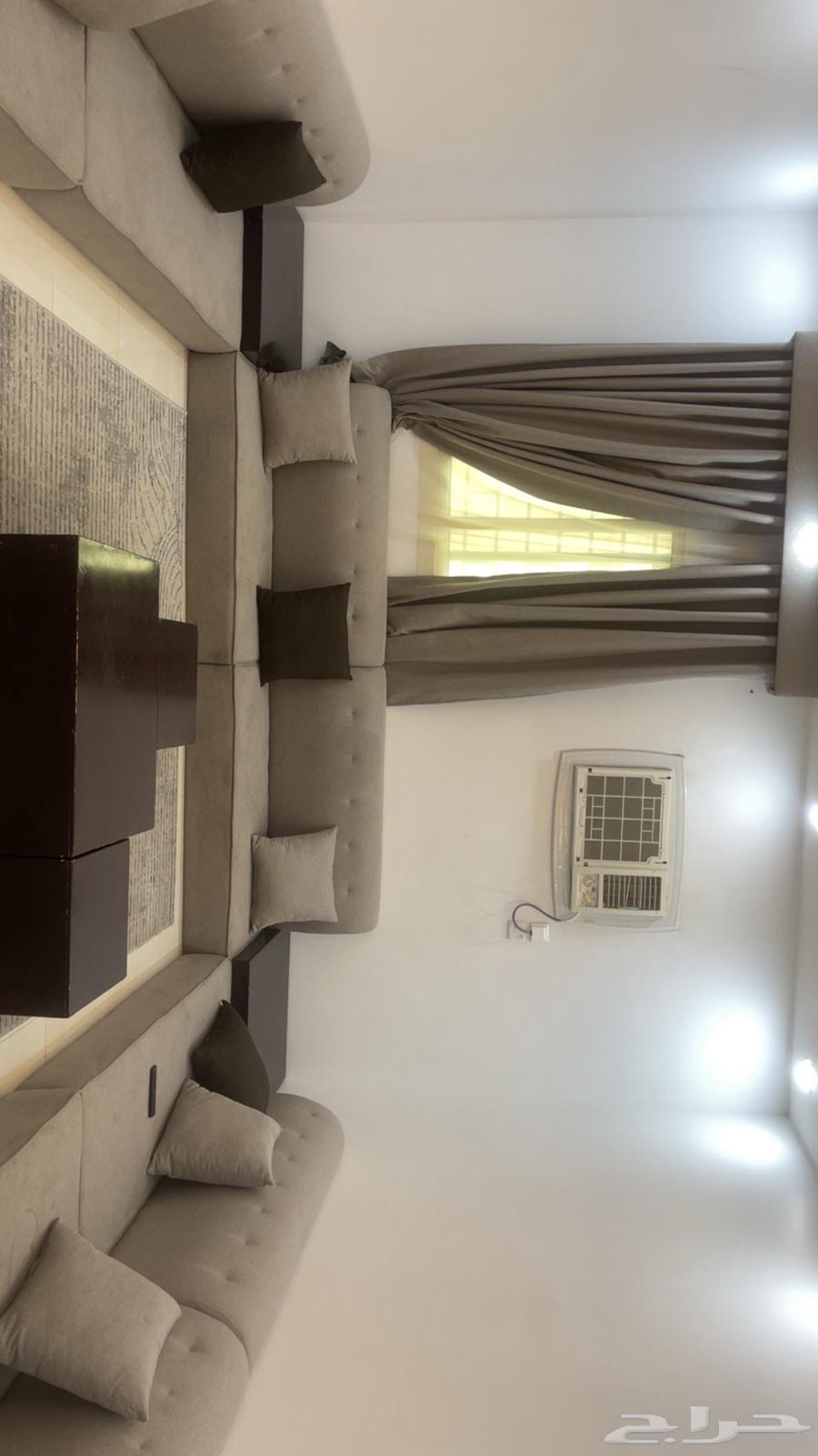 Floor seating with tables64401133342211110