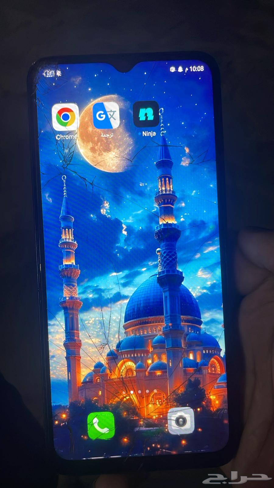 Hello, new phone but has a crack, doesn't complain about anything64393707864450110