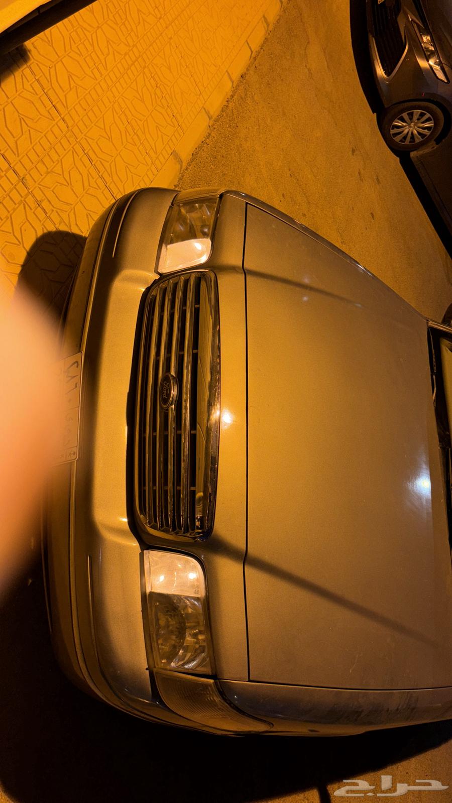 للبيع فورد فكتوريا 9964552802817409112