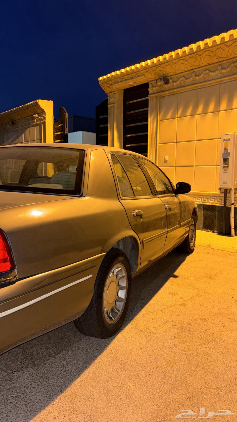 للبيع فورد فكتوريا 9964552802817409110