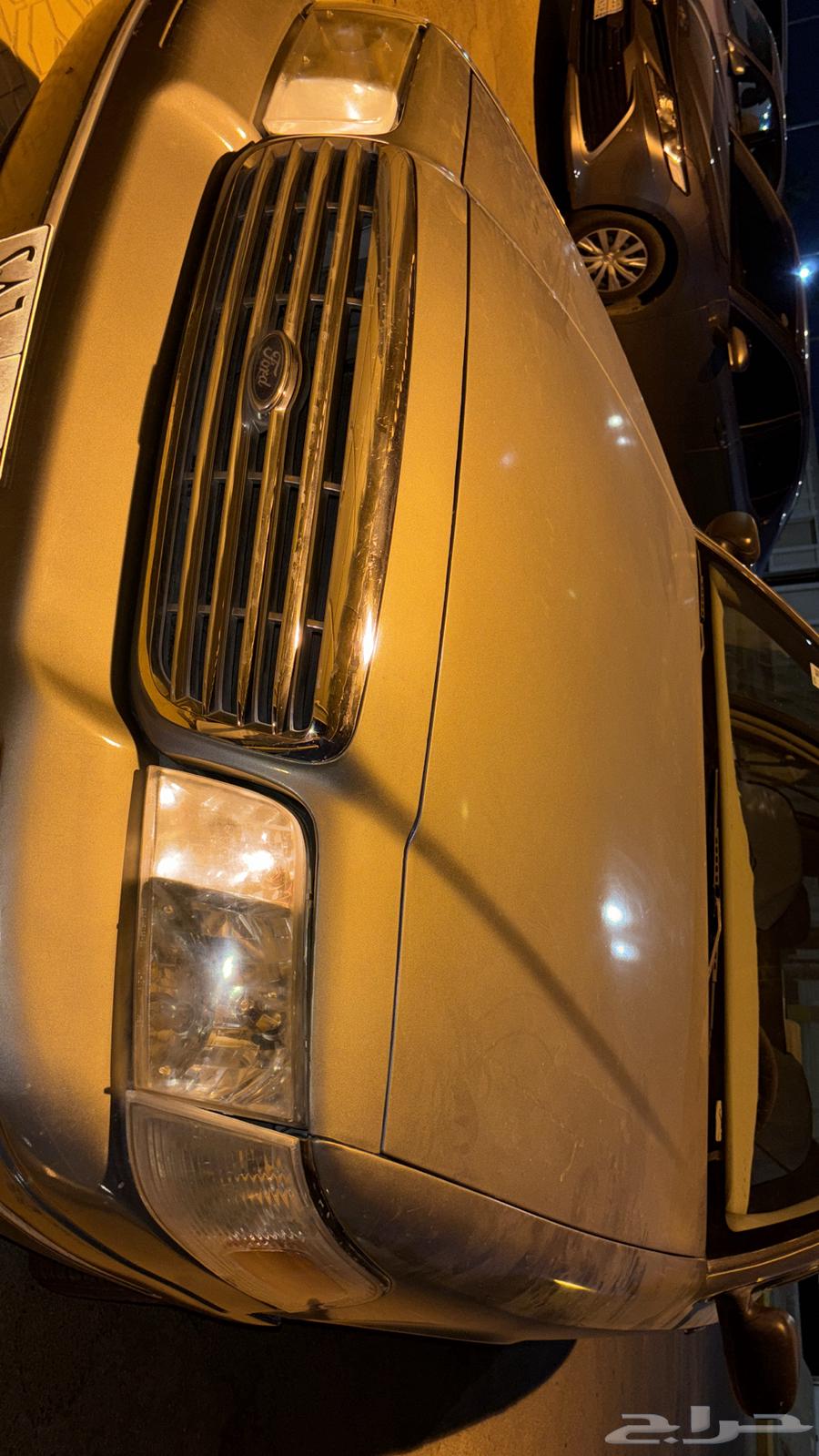 للبيع فورد فكتوريا 9964552802817409113