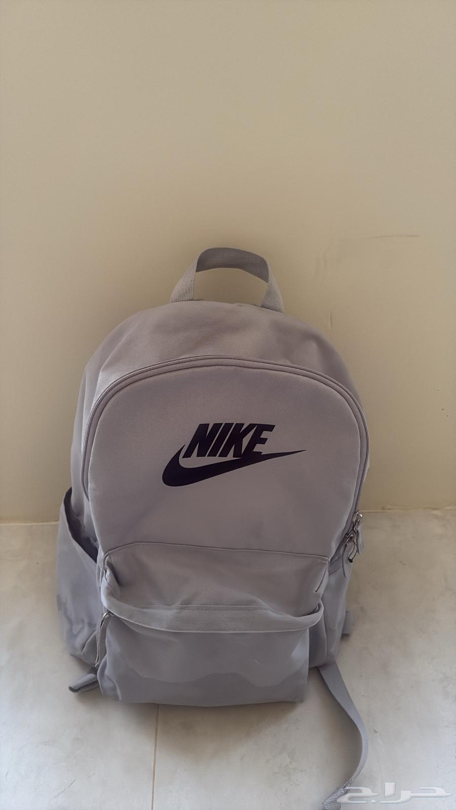 شنطه نايك اصلييه من نايك اللي بالرياض64399202516353110