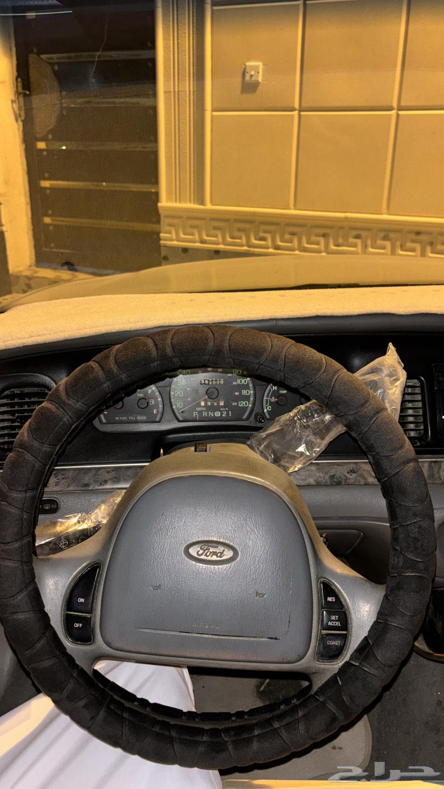 للبيع فورد فكتوريا 9964552802817409114