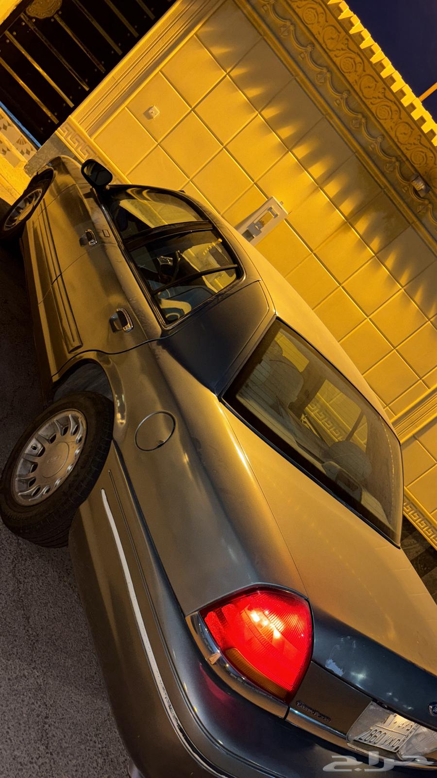 للبيع فورد فكتوريا 9964552802817409111