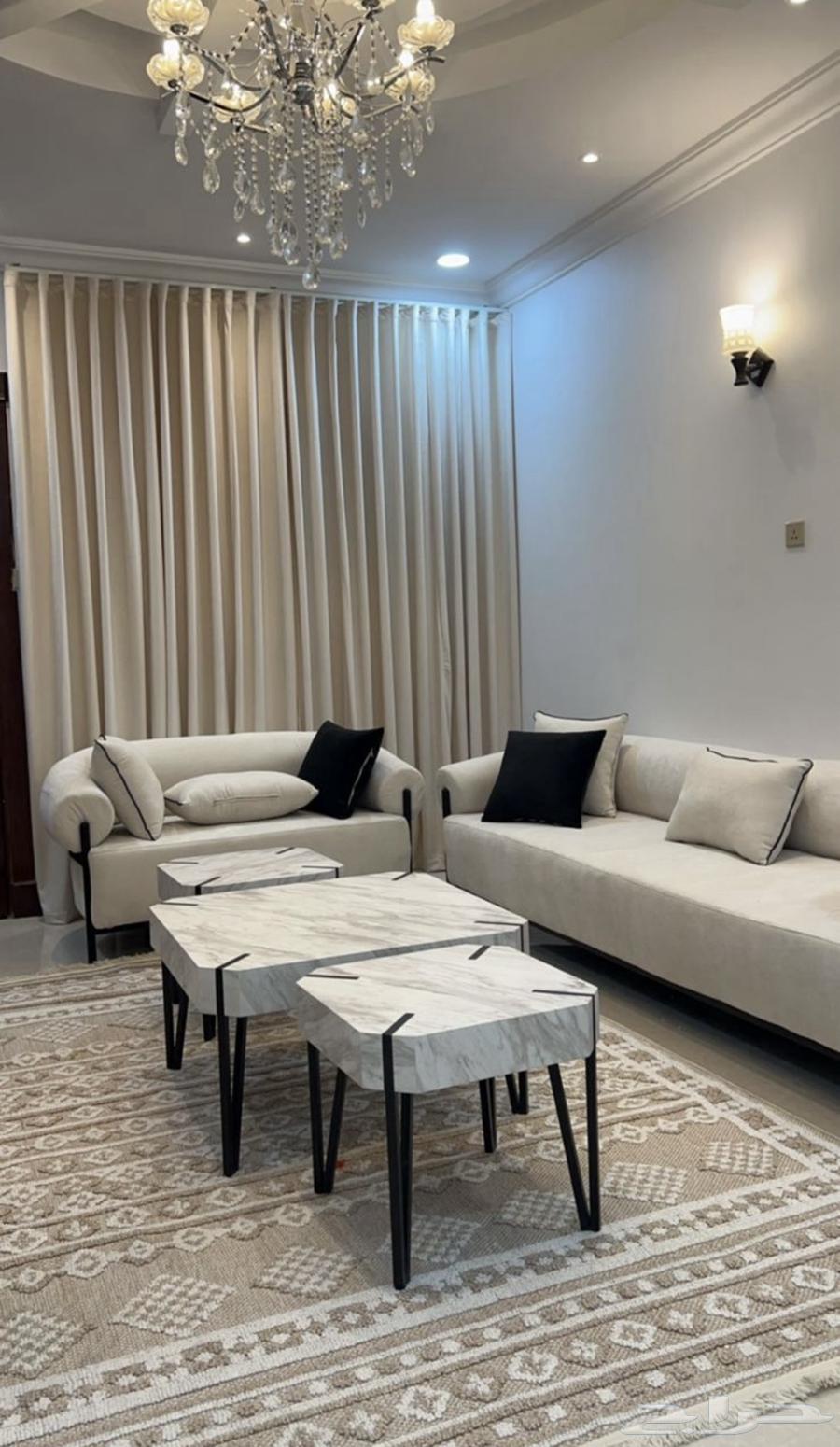 3 New Hall Tables64394579058689110