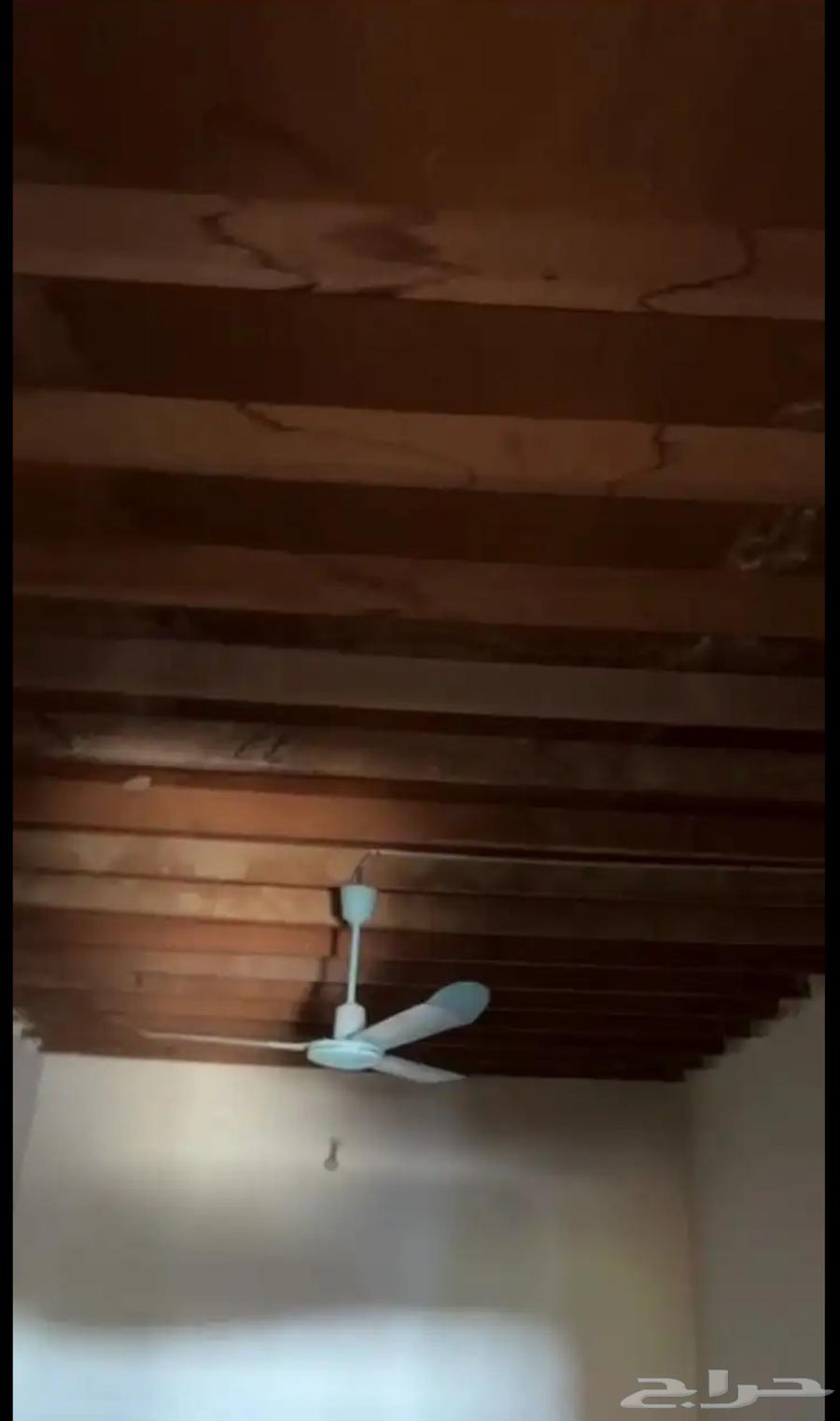 Iron, beams, wood, and electrical wires between two neighborhoods64394011953409112