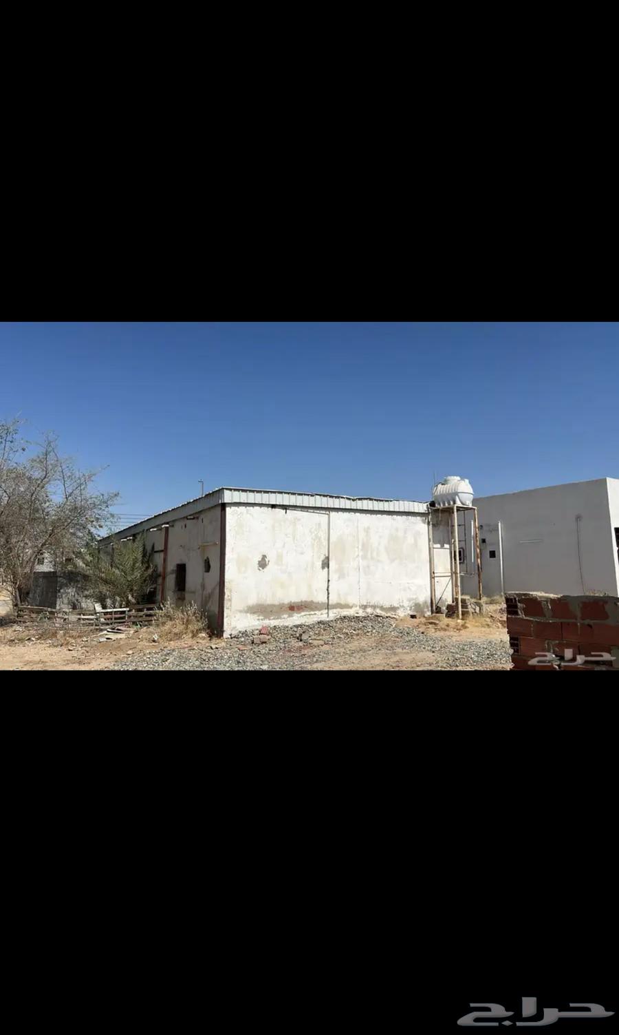 Iron, beams, wood, and electrical wires between two neighborhoods64394011953409110