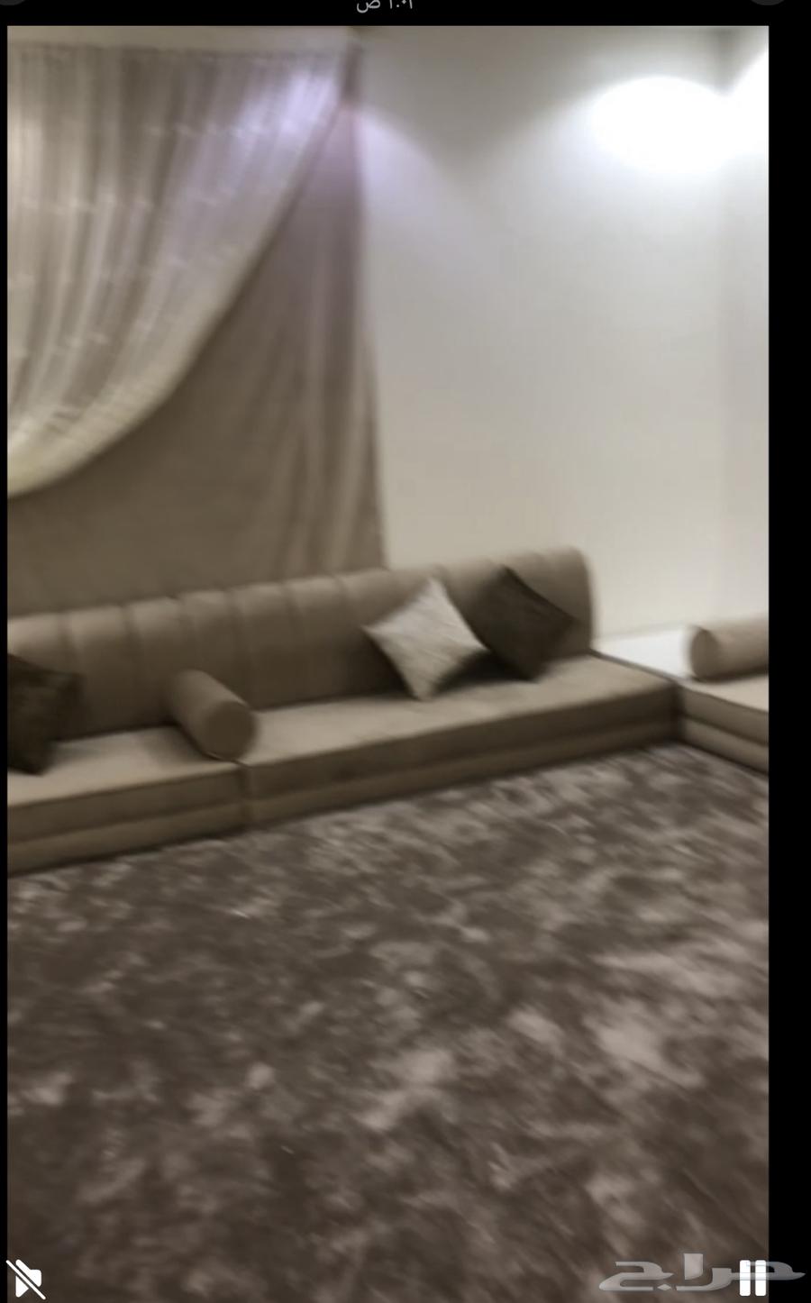 Elegant 6x4 floor sofa for sale in good condition (with 11 cushions and 7 round poufs)64393142480513111