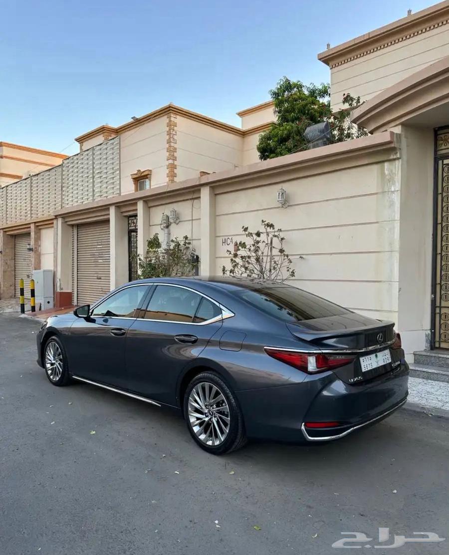 Lexus ES 30063618069954945112