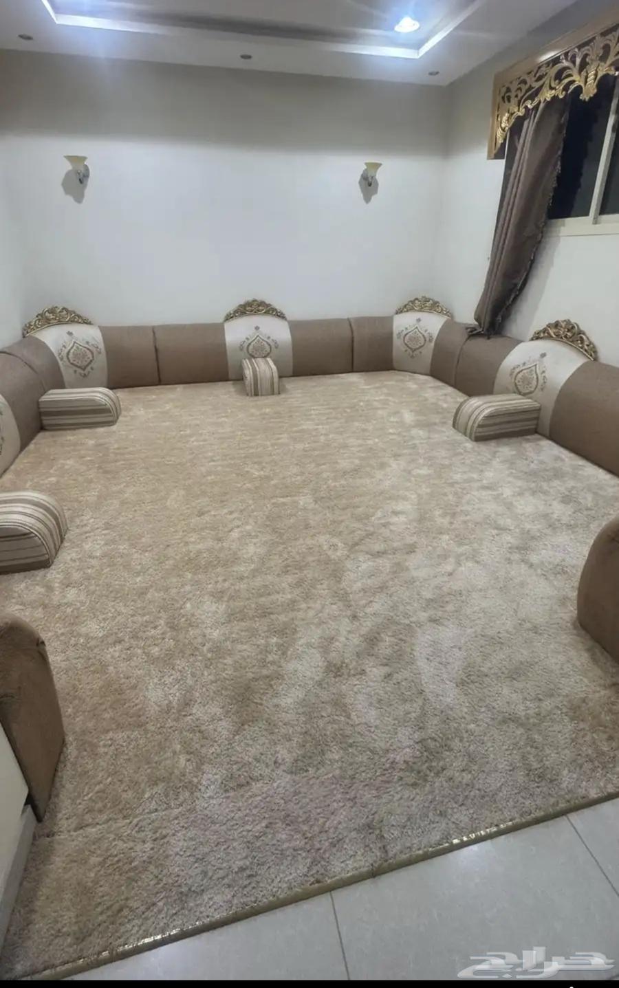 Arabic council with a model and star and rack, price 800 riyals64400813870979110