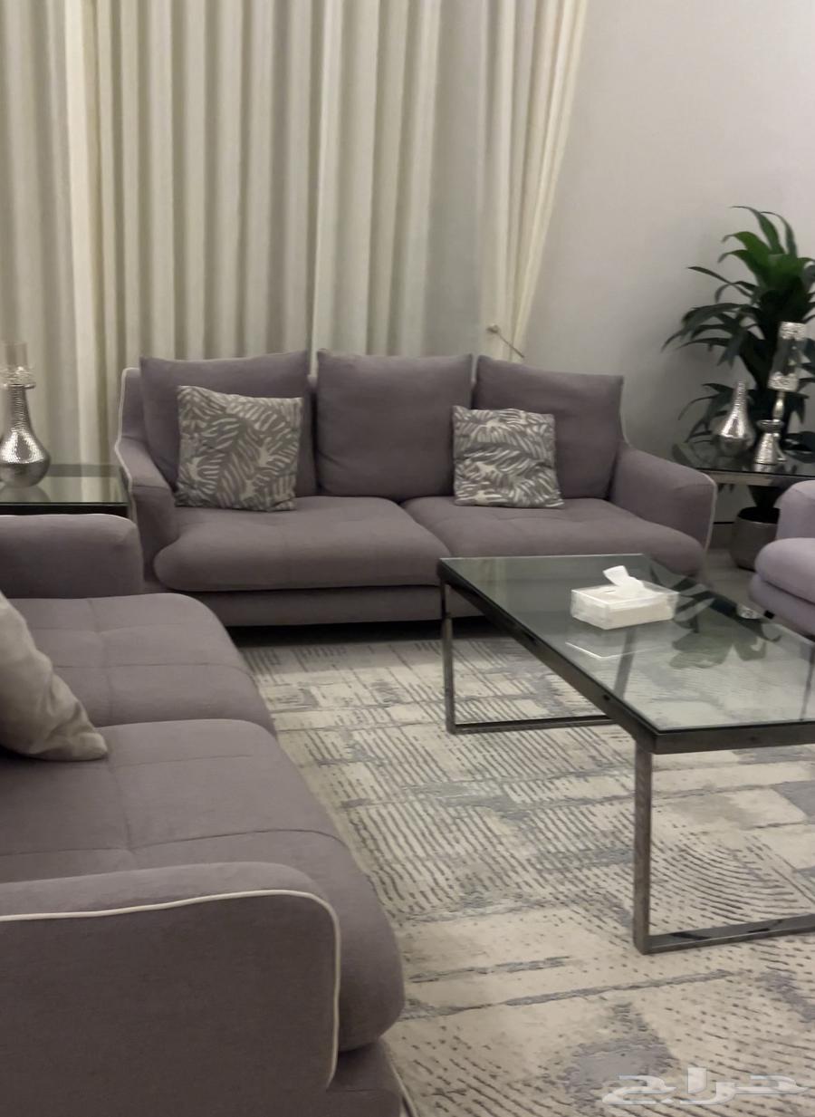 The sofa is in excellent condition, but the reason is that the sofa is too small for the space64393211104515110