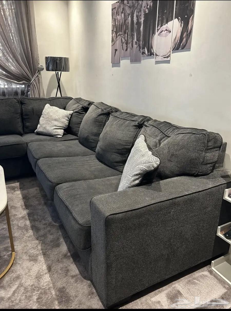 مطبخ واثاث وطاولات للبيع المستعجل ..64384799894529114