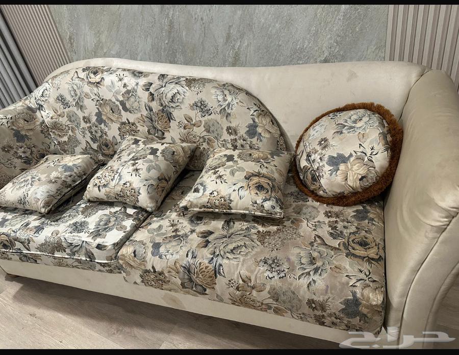 كنب مستعمل ب 800 ريال قابل للتفاوض64396047598083111