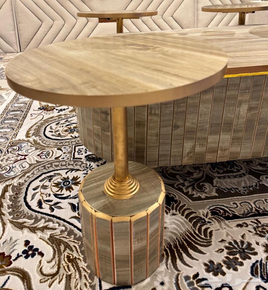 Tables for sale, five pieces, clean, reason for sale is moving from the apartment64394427451394111