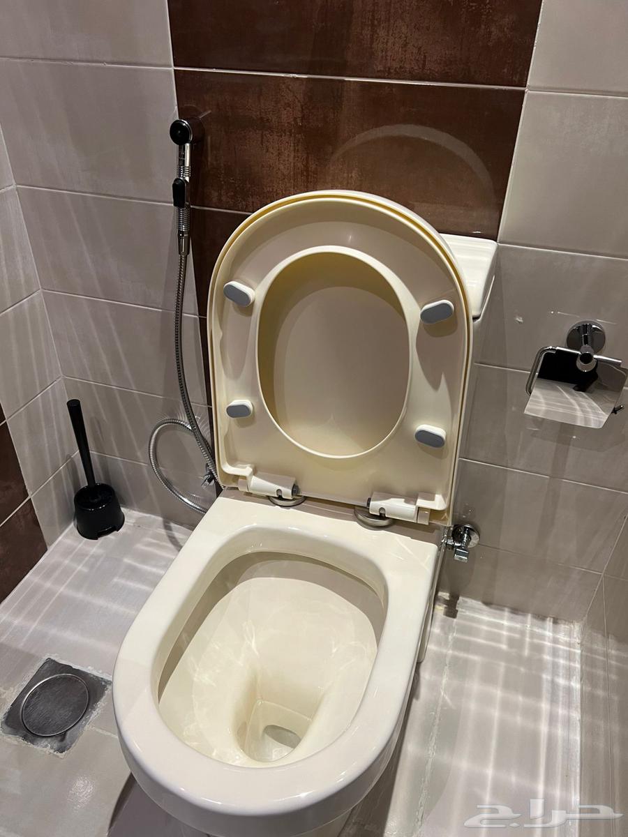 كرسي حمام شبه جديد64393114801537112