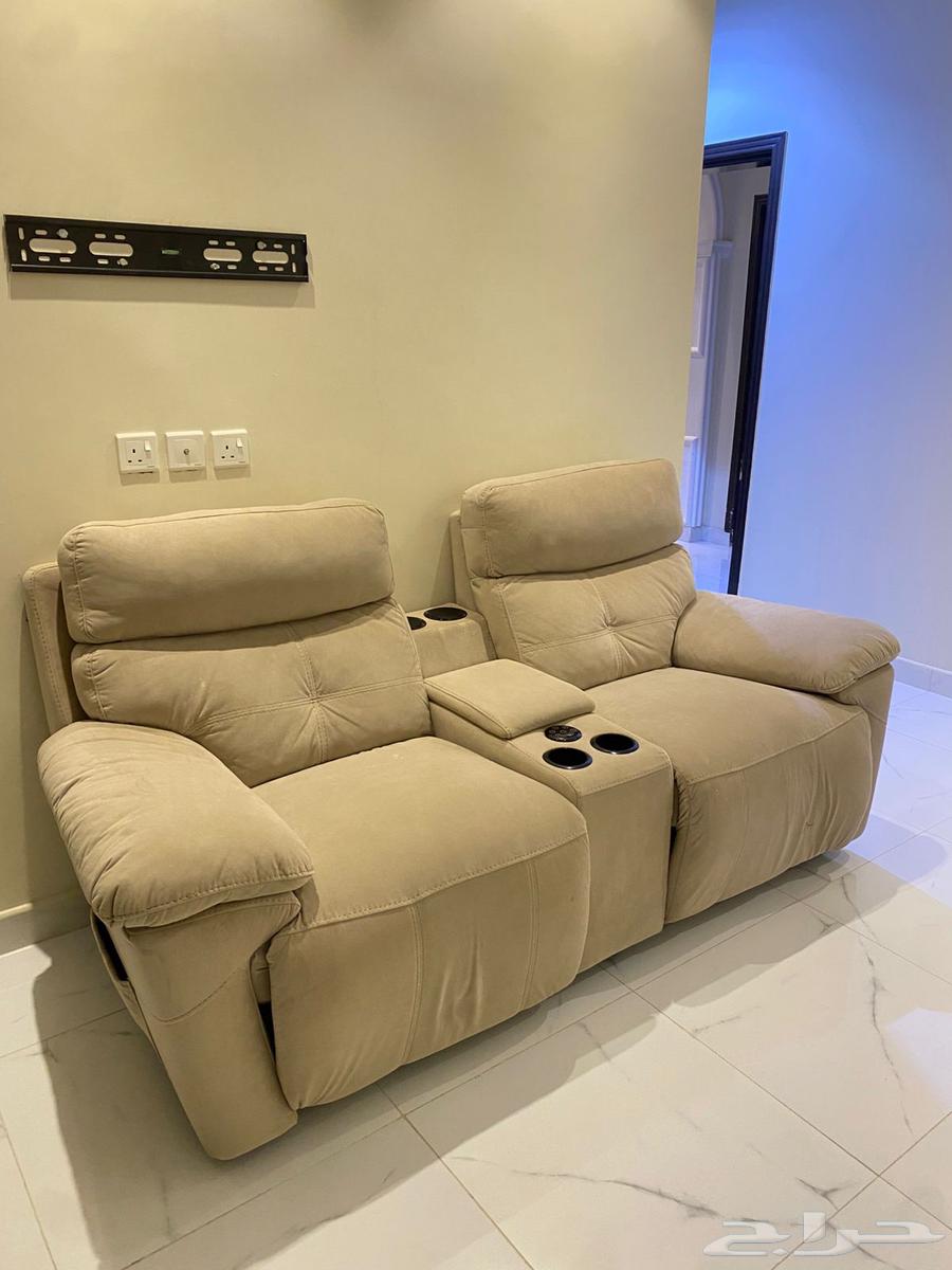 كنب سينما نظيف يوجد به سماعه بلوتوث للبيع على السوم64396602692099111