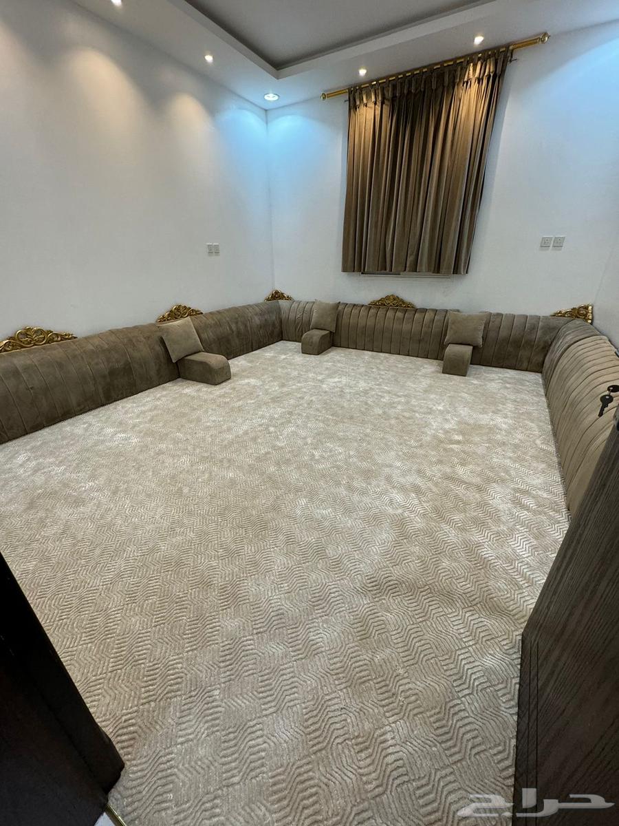 مجلس ارضي مستخدم بسيط64399731518593110