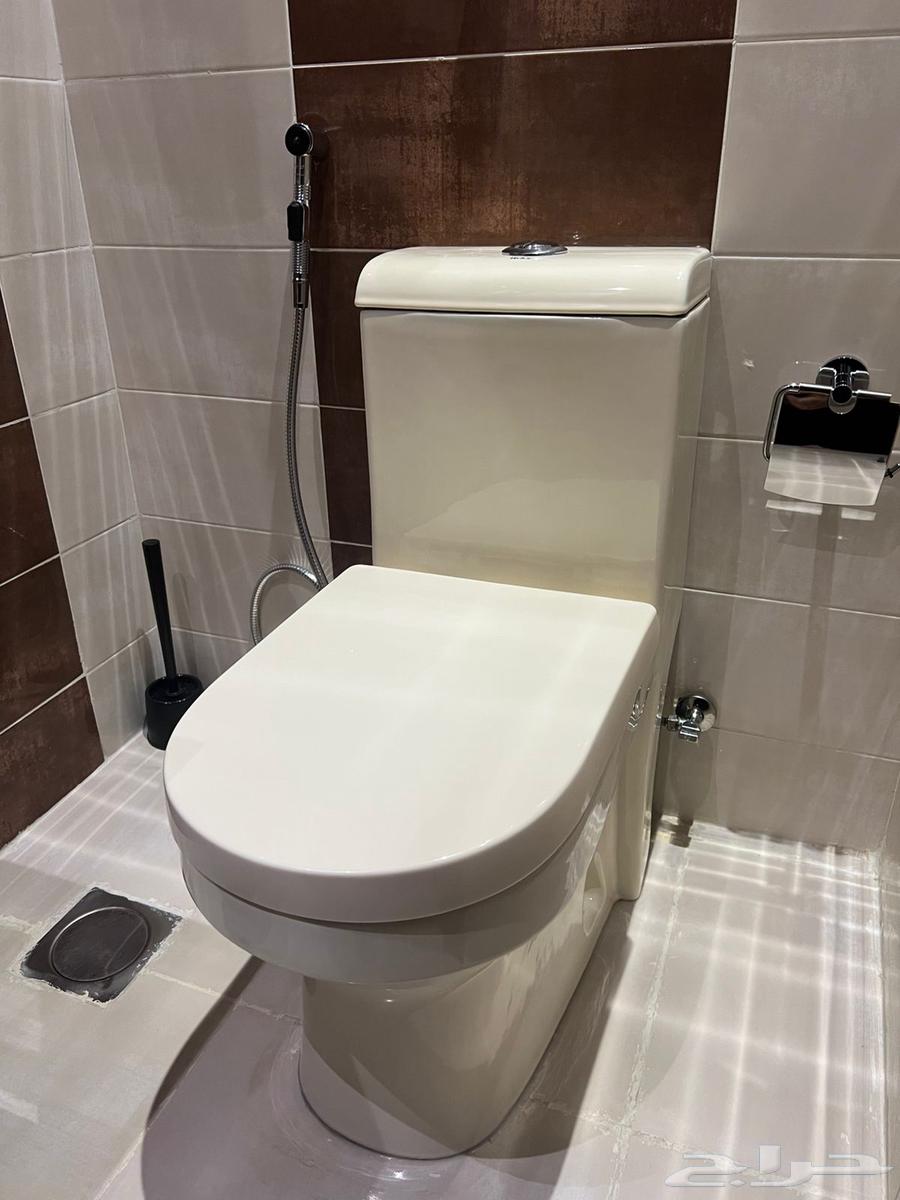 كرسي حمام شبه جديد64393114801537110