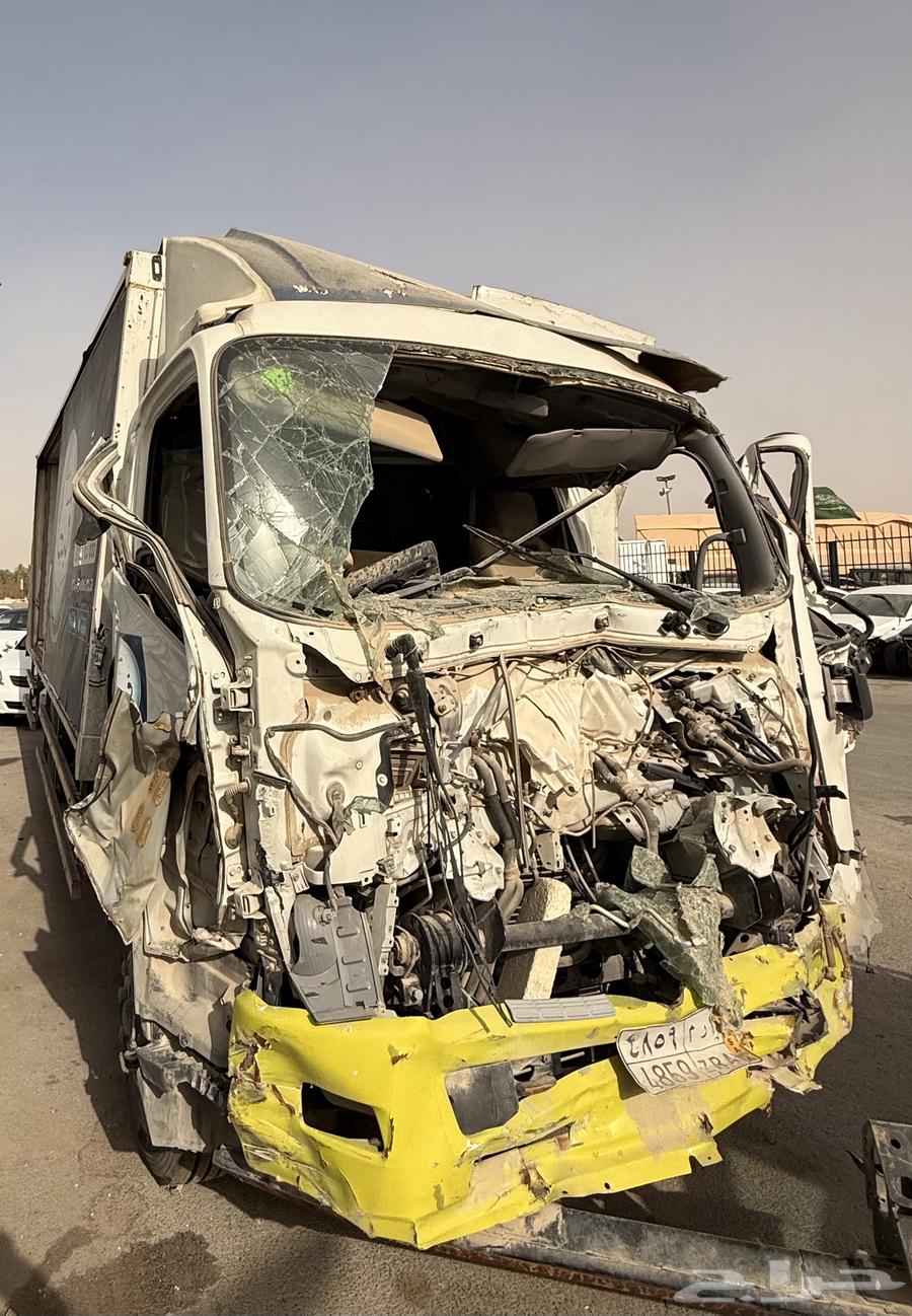 للبيع دينا ايسوزو لوري مصدوم64548308868481111