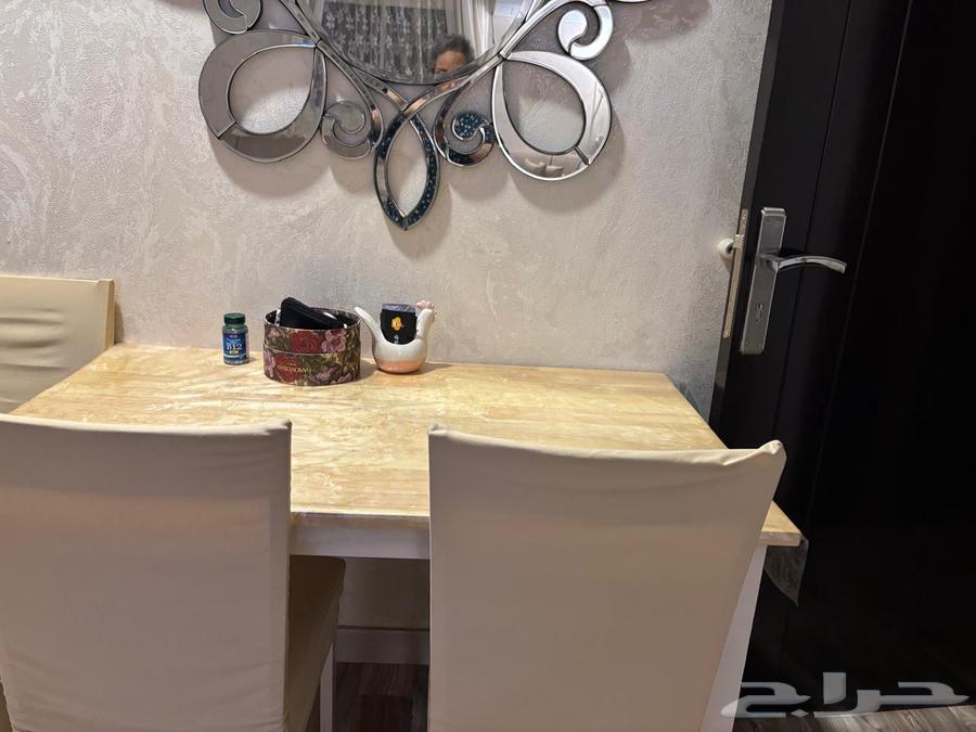 غرفة نوم وكنب وطاولات تقديم64393293990274112