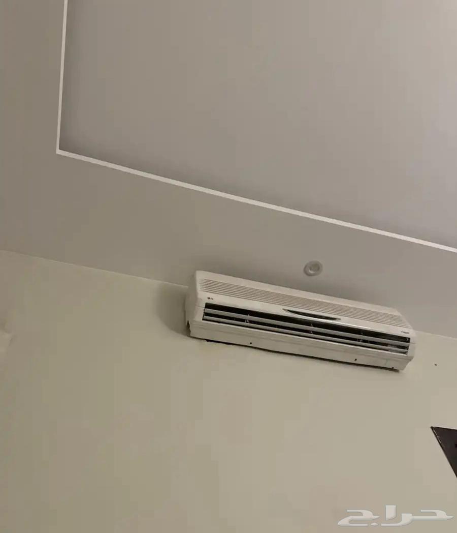 كنب للبيع مع طاولاته وفرشه64400577472513112