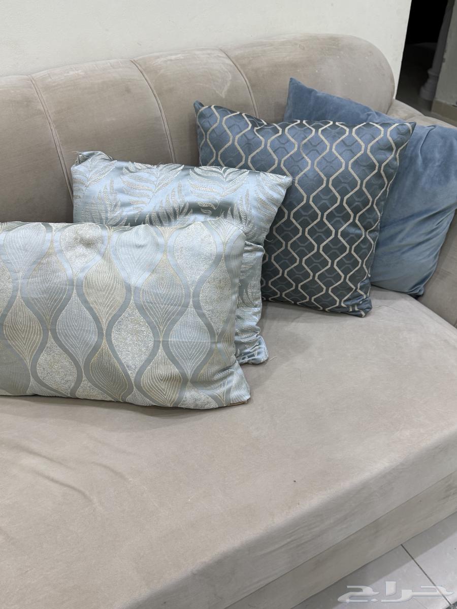 كنب نظيف مع السجاده للبيع اعلى سوم64392868349571112