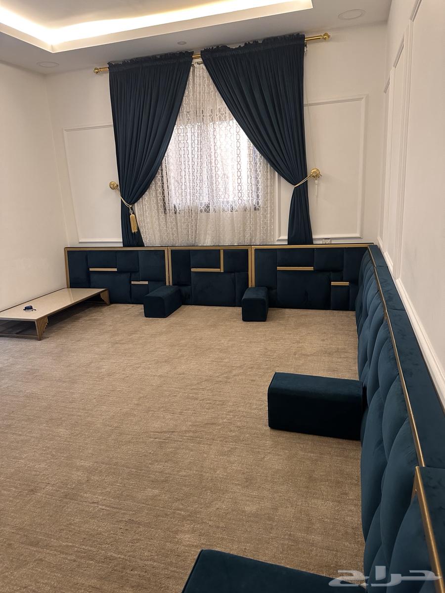 Men's living room set in very good condition with curtain, table, and carpet64398465128579110