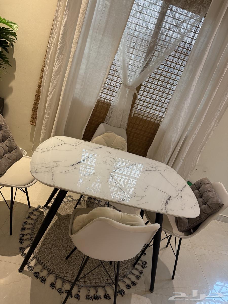 Living room set with serving tables and a dining table with 4 glass chairs64400384344962114