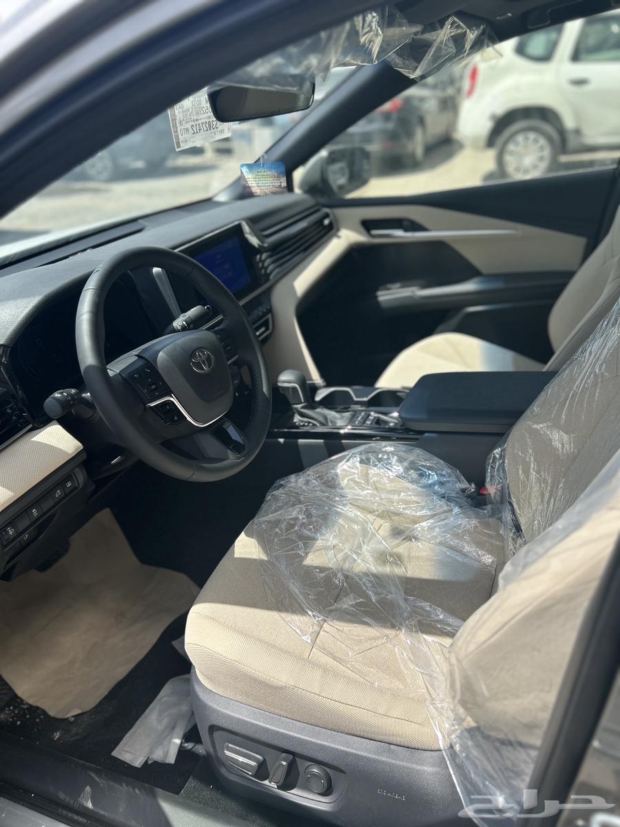 تويوتا   كامري LE هايبرد رمادي 125000 شامل الضريبة64541622748675114