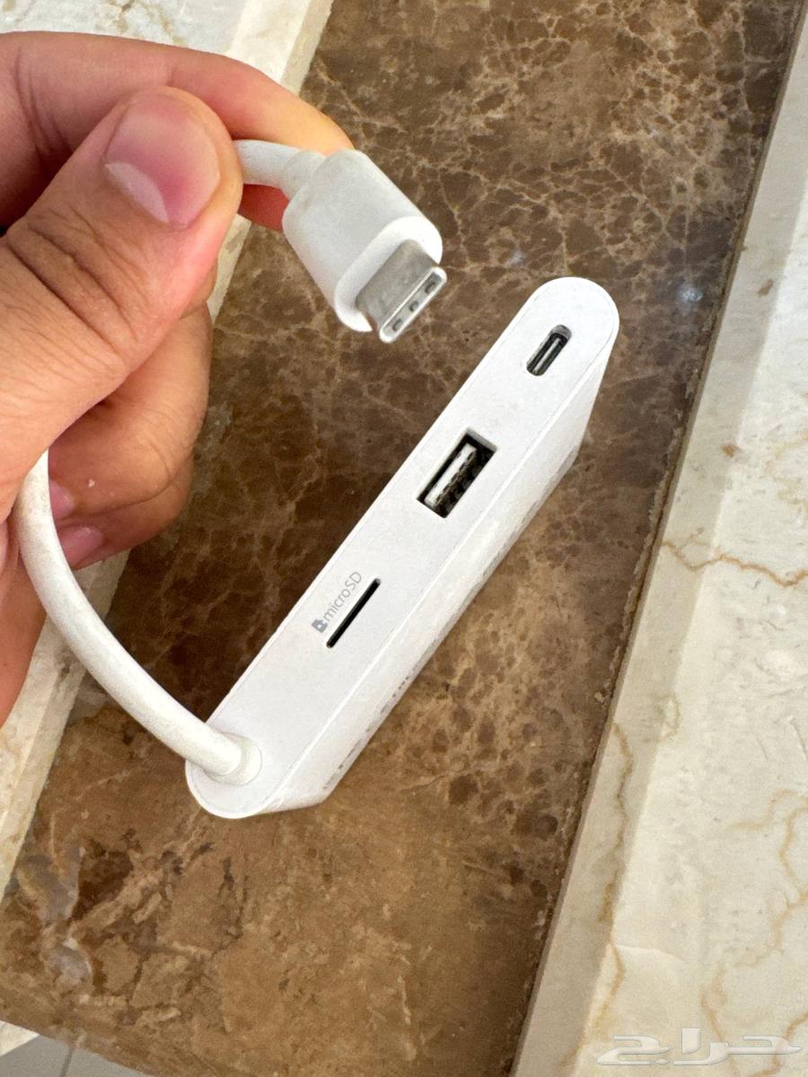 A device connection piece64396102518658111