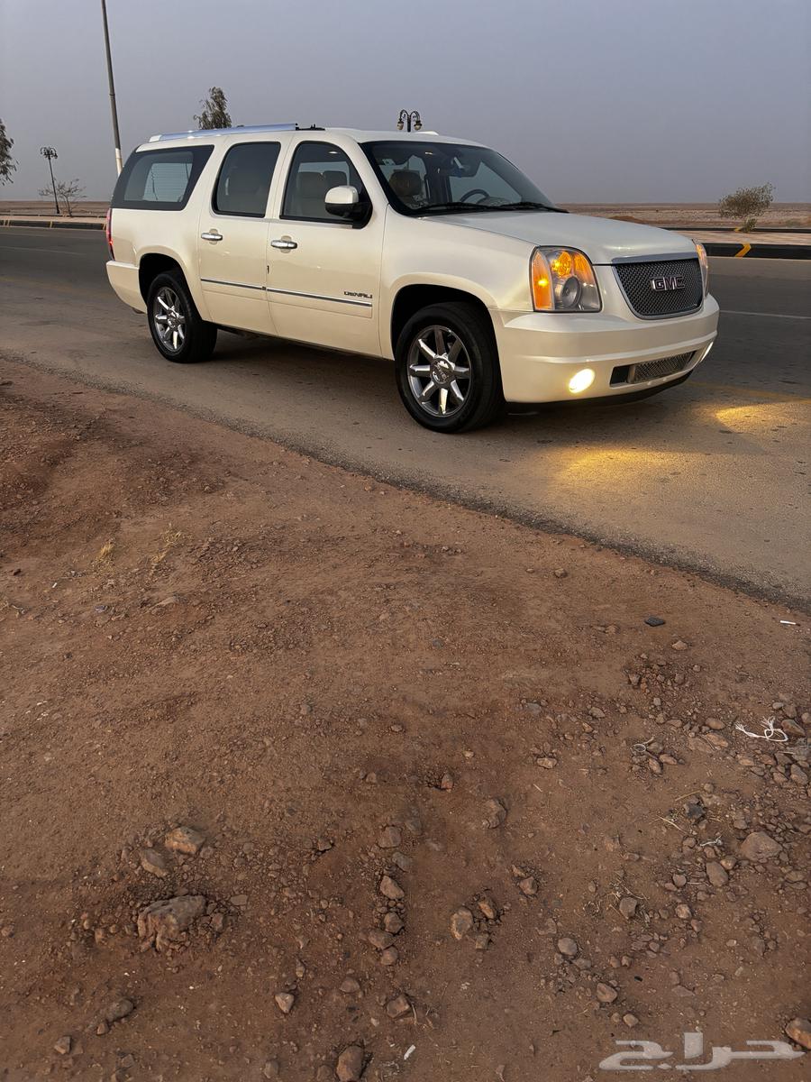 Yukon XL 2011, top condition.64538091946626111