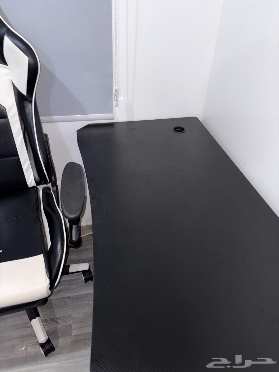 طاوله وكرسي قيمنق64392977727106112