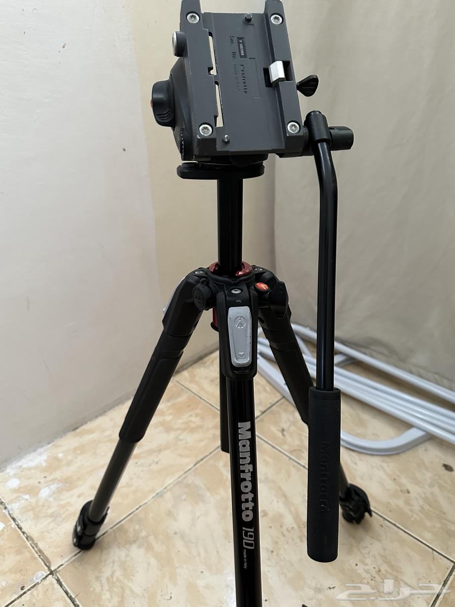 للبيع  ترايبود Manfrotto 190 pro 3 مع راس فيديو MVH500AH64395699860995113