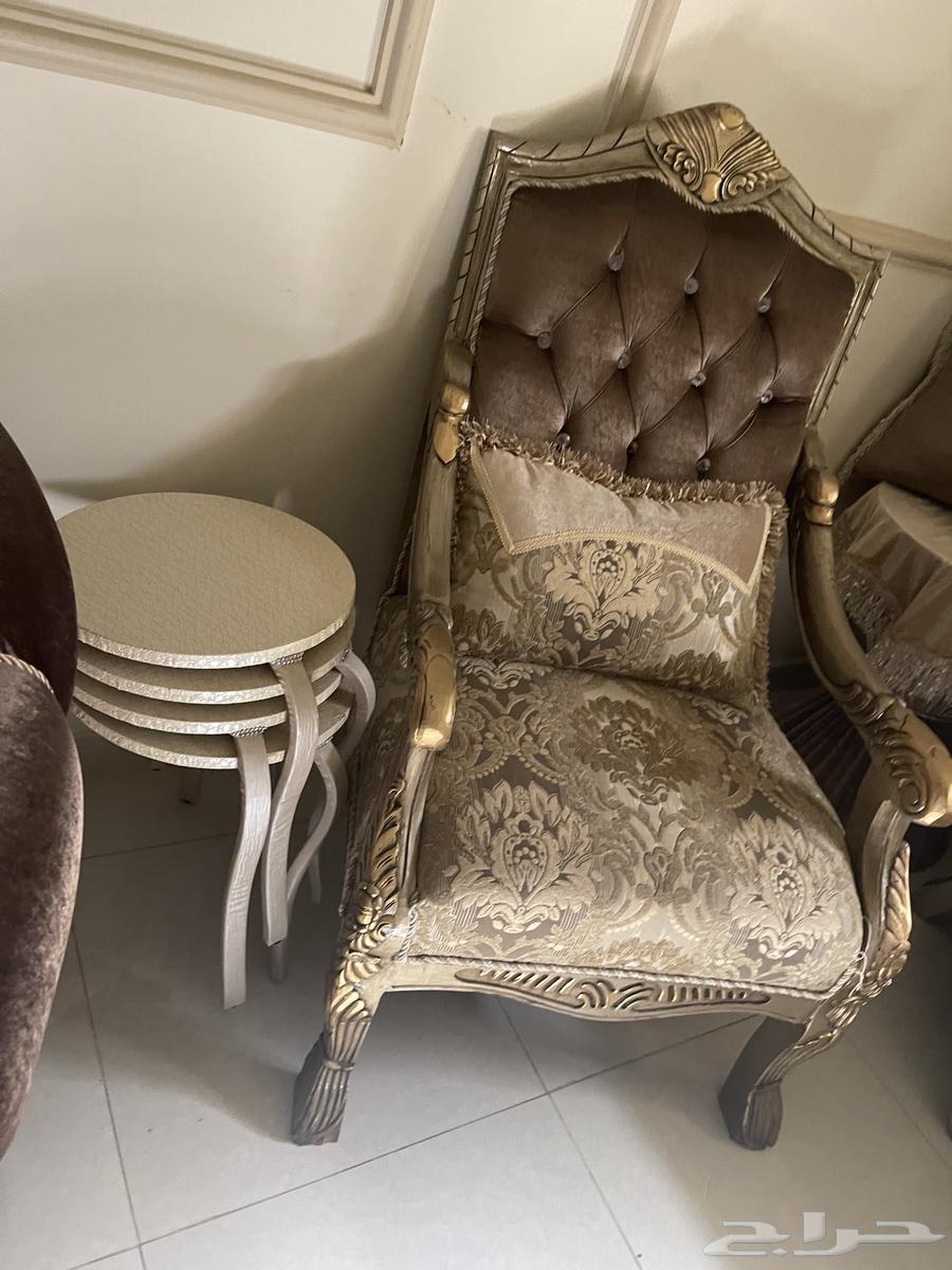 كنب شبه جديد استعمال خفيف ثمانية قطع مع سجاد دون الطاولات64394066920833111