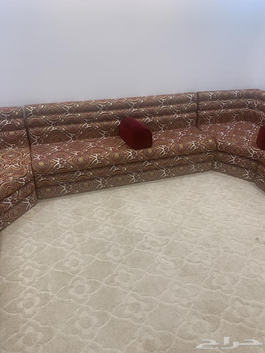 كنب 7 اشخاص   و كنب متصل احمر 3 زوايا تقريبا 6 4   ظهريات64397811148033114