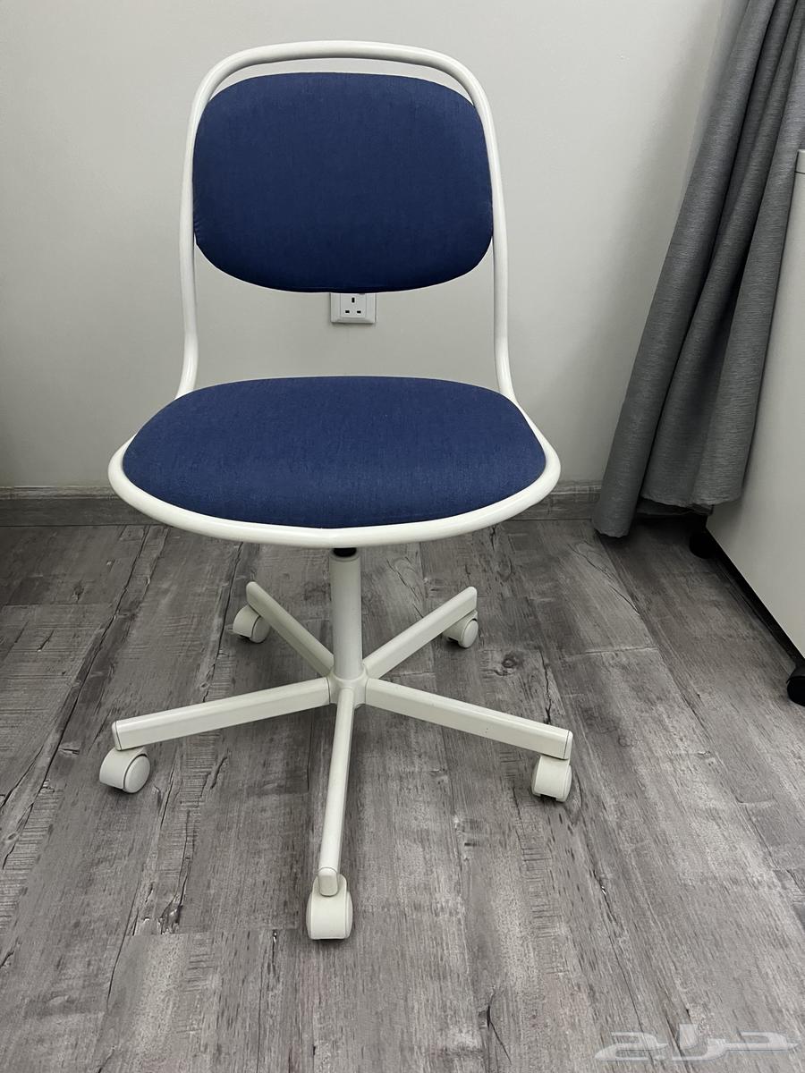 كرسي مكتب أزرق للكبار من ايكيا ب 150 ريال .64394066855553110