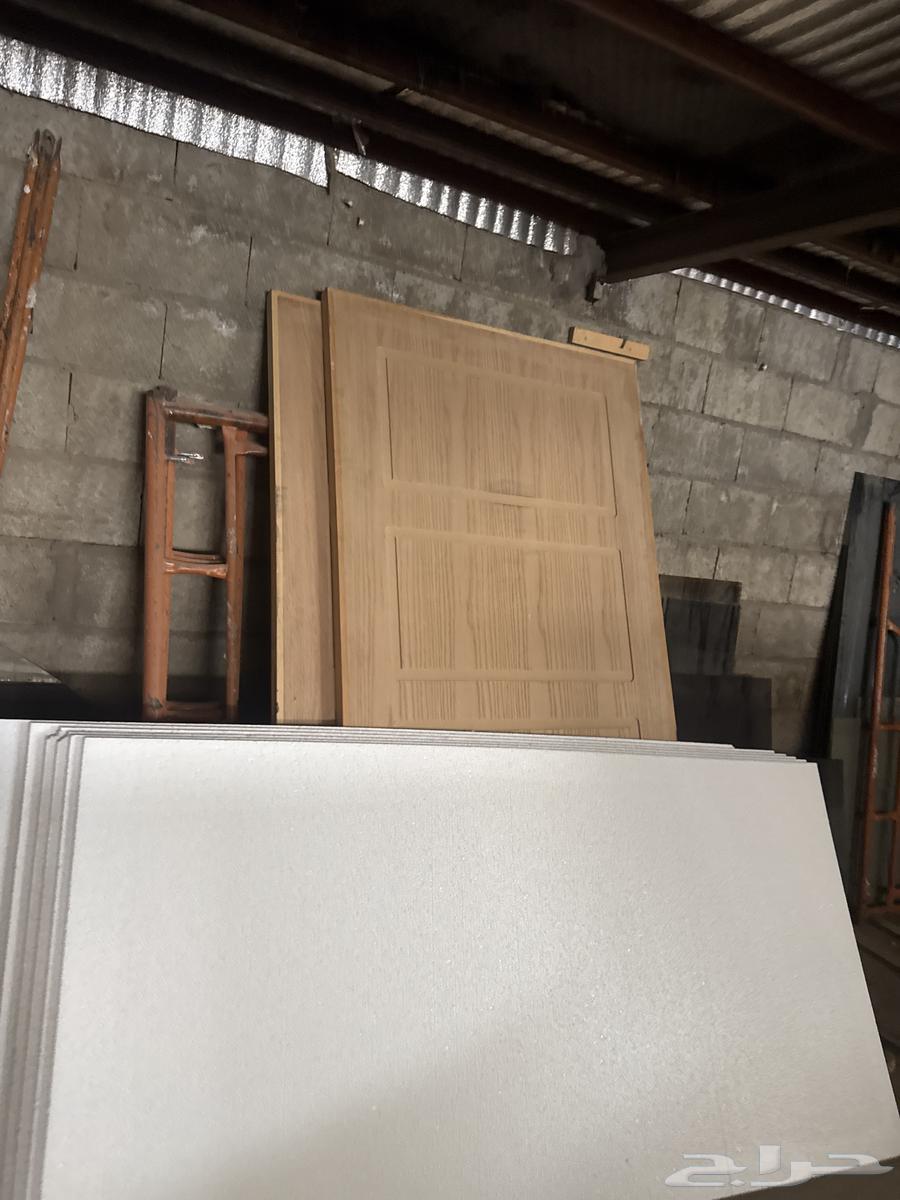 خشب وابواب للبيع مع اطارات64396185025409112