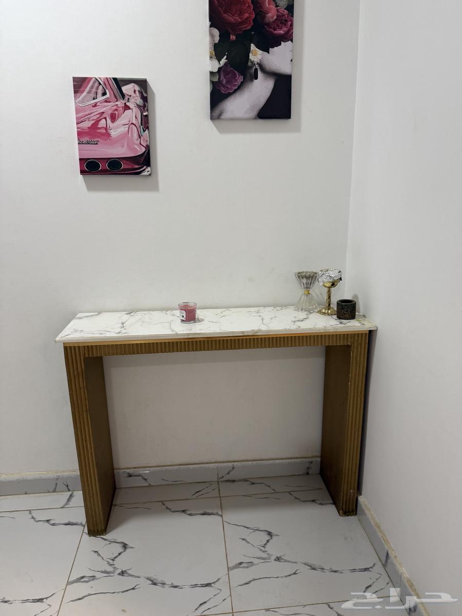 Hello, there is a kitchen cabinet, refrigerator, air conditioner, and carpet64396116150786113