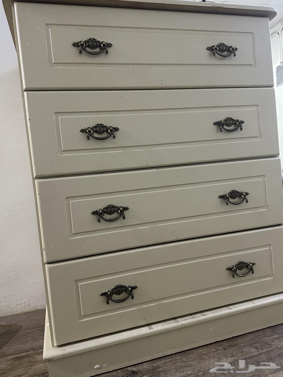 Large table and 6 services64375857853058111